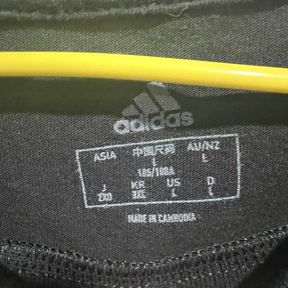 Black adidas tshirt - Picture 3 of 3